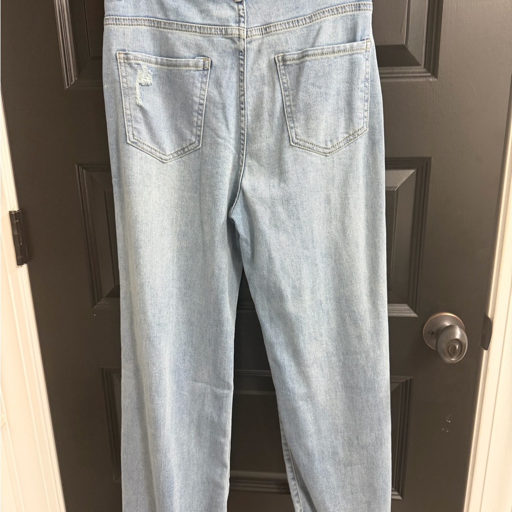 Light Wash Straight Leg Jeans – Size 6 – Raw Hem – Distressed Knees - Picture 6 of 9
